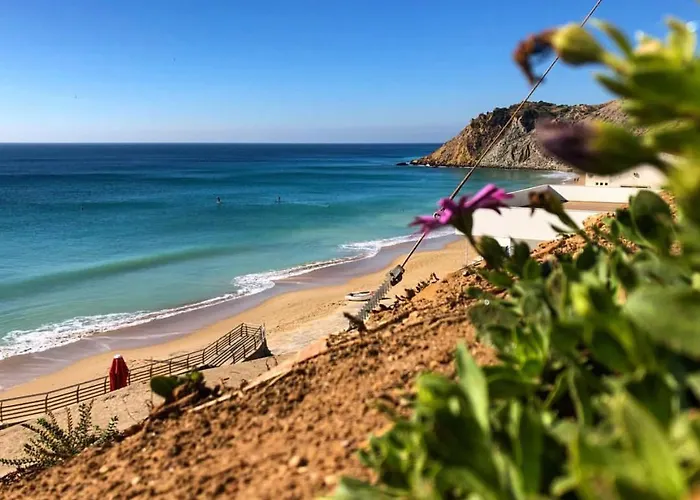 Casa Laranja, Aromas Burgau