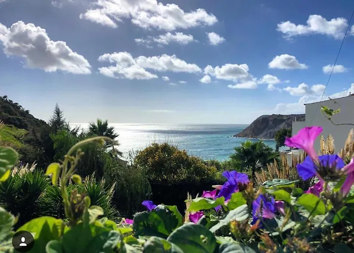 Casa Laranja, Aromas Burgau