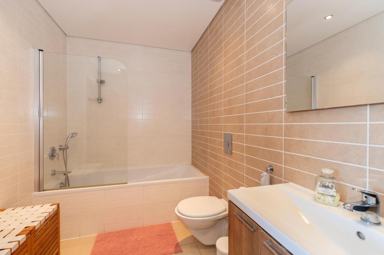 Casa Laranja, Aromas Burgau